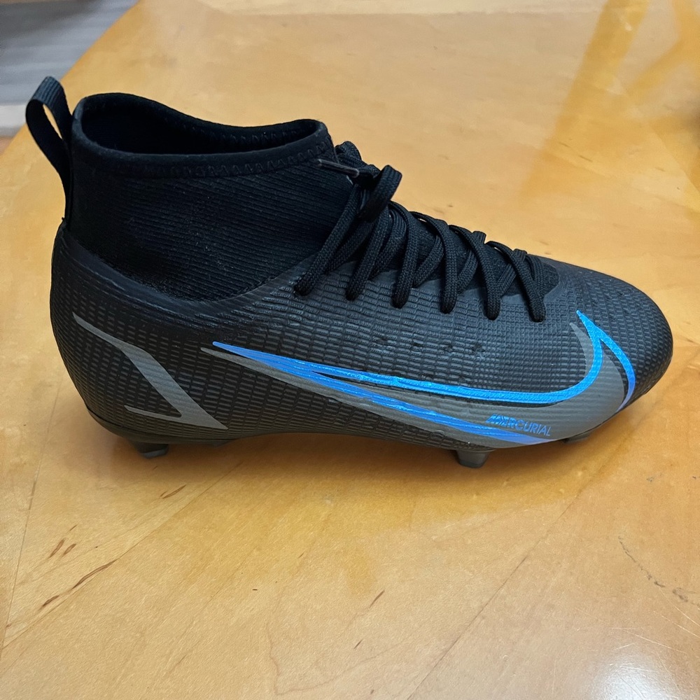 NIKE Mercurial Superfly Pro FG Gs black and blue soccer cleats size 5